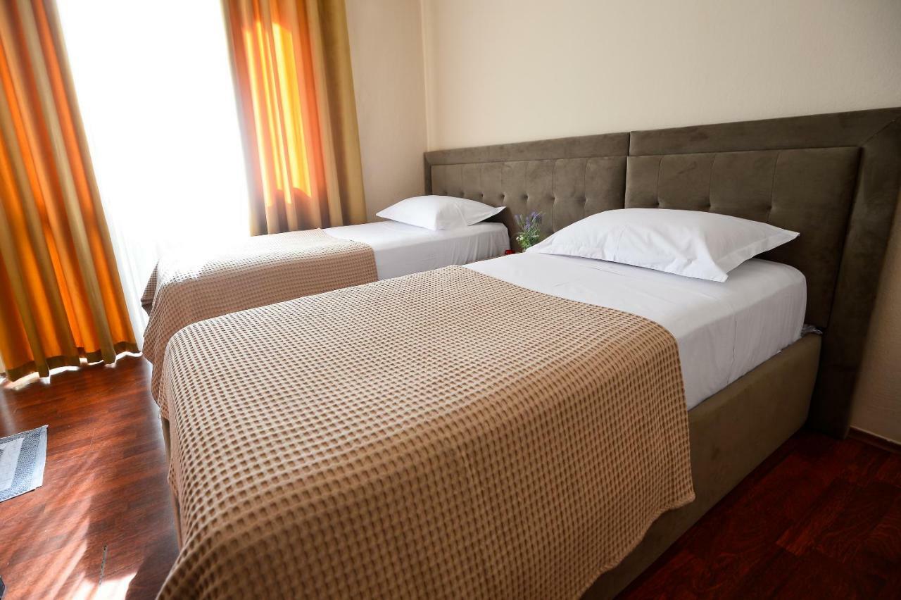 Hotel Niku Tirana Zewnętrze zdjęcie
