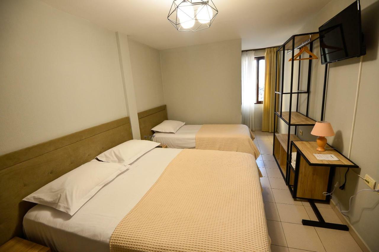 Hotel Niku Tirana Zewnętrze zdjęcie