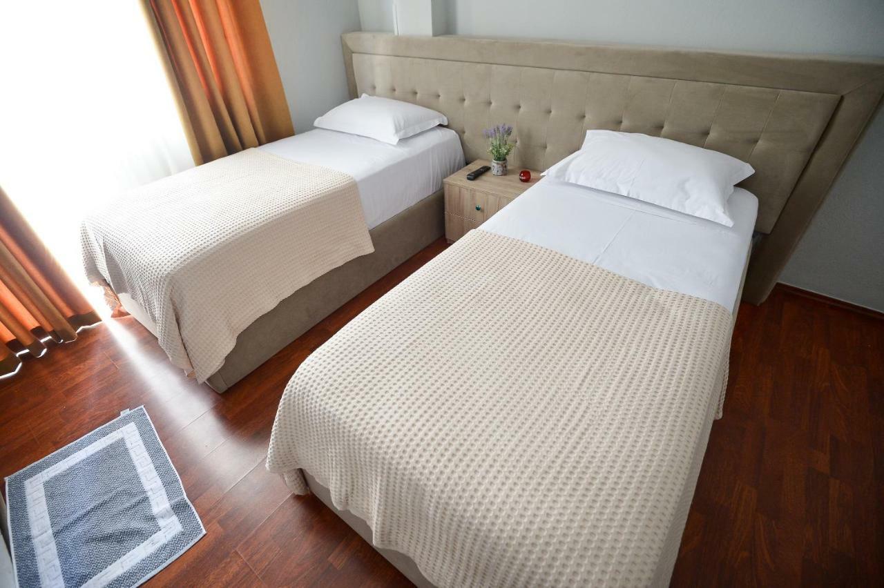Hotel Niku Tirana Zewnętrze zdjęcie